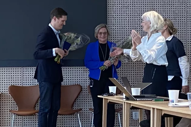 Olof Sandgren and Pia Hovbrandt are awarded the Excellent Teaching Practitioner award by Kristina Åkesson. Photo: Johanna Erlandson