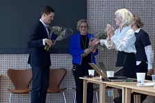 Olof Sandgren and Pia Hovbrandt are awarded the Excellent Teaching Practitioner award by Kristina Åkesson. Photo: Johanna Erlandson