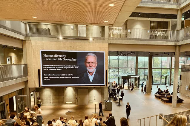 Storskärm i Forum Medicum. Foto.